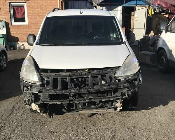 Белый Пежо Partner, объемом двигателя 1.6 л и пробегом 232 тыс. км за 3799 $, фото 21 на Automoto.ua