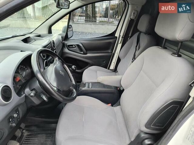 Белый Пежо Partner, объемом двигателя 1.56 л и пробегом 388 тыс. км за 4200 $, фото 8 на Automoto.ua