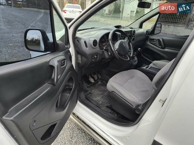 Белый Пежо Partner, объемом двигателя 1.56 л и пробегом 388 тыс. км за 4200 $, фото 7 на Automoto.ua