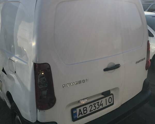 Белый Пежо Partner, объемом двигателя 1.6 л и пробегом 232 тыс. км за 3799 $, фото 12 на Automoto.ua