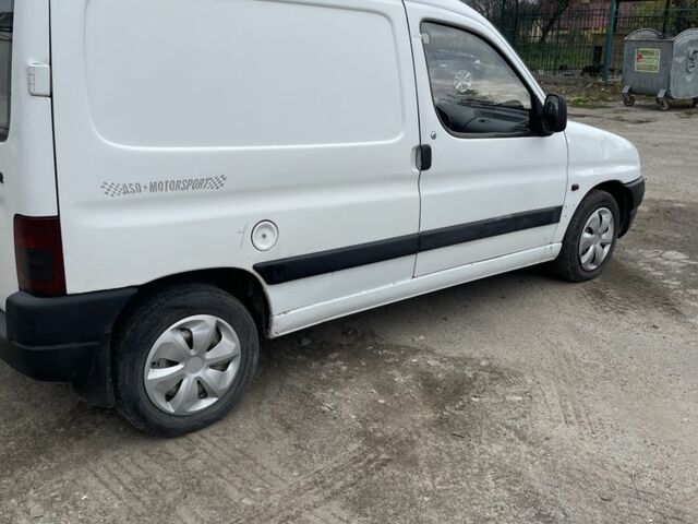 Білий Пежо Partner, об'ємом двигуна 1.9 л та пробігом 290 тис. км за 2456 $, фото 1 на Automoto.ua