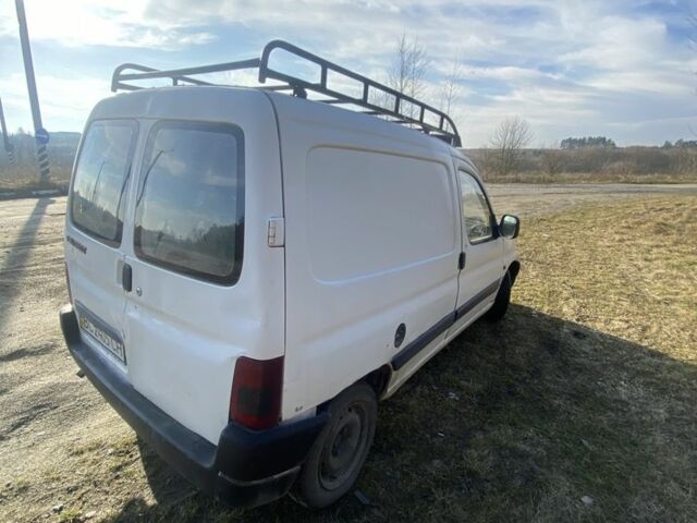 Белый Пежо Partner, объемом двигателя 1.9 л и пробегом 400 тыс. км за 850 $, фото 2 на Automoto.ua