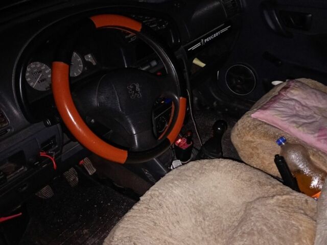 Білий Пежо Partner, об'ємом двигуна 2 л та пробігом 350 тис. км за 1809 $, фото 1 на Automoto.ua