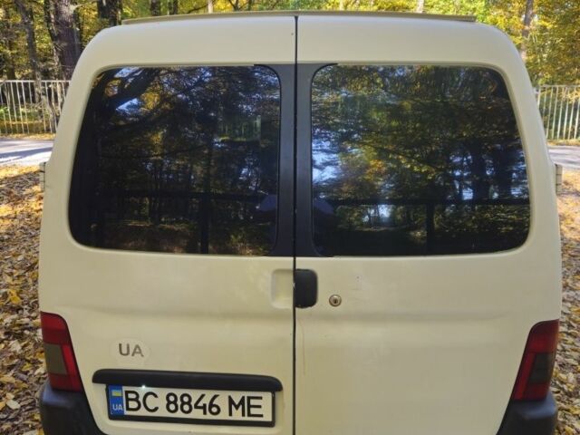 Белый Пежо Partner, объемом двигателя 1.4 л и пробегом 335 тыс. км за 1700 $, фото 1 на Automoto.ua