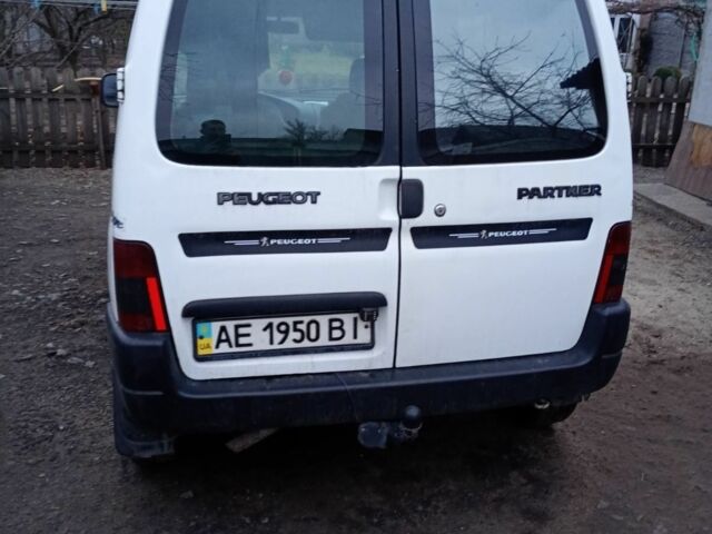 Белый Пежо Partner, объемом двигателя 2 л и пробегом 350 тыс. км за 1650 $, фото 4 на Automoto.ua