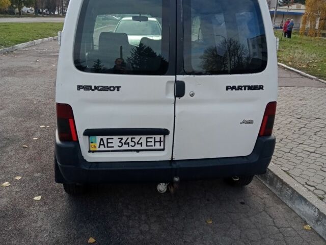 Белый Пежо Partner, объемом двигателя 0 л и пробегом 544 тыс. км за 2000 $, фото 3 на Automoto.ua