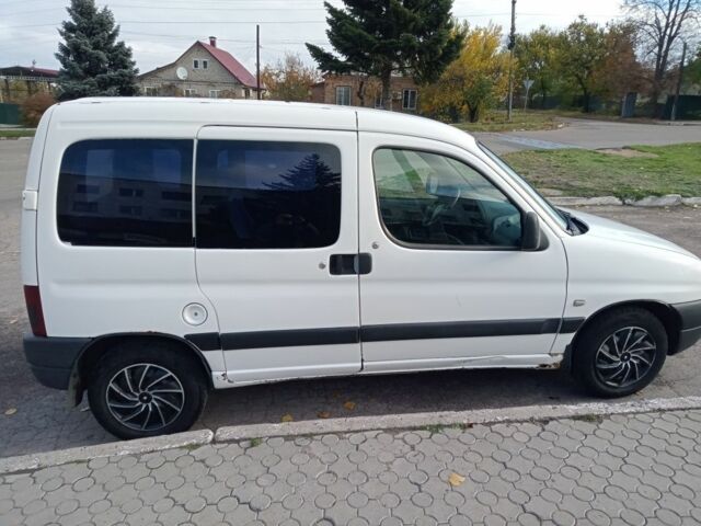 Белый Пежо Partner, объемом двигателя 0 л и пробегом 544 тыс. км за 2000 $, фото 1 на Automoto.ua