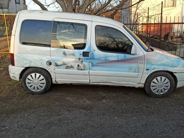 Белый Пежо Partner, объемом двигателя 1.9 л и пробегом 300 тыс. км за 2000 $, фото 2 на Automoto.ua