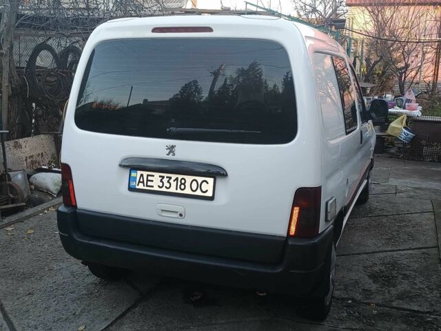 Белый Пежо Partner, объемом двигателя 1.9 л и пробегом 522 тыс. км за 3074 $, фото 2 на Automoto.ua