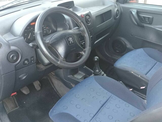 Белый Пежо Partner, объемом двигателя 1.9 л и пробегом 522 тыс. км за 3074 $, фото 6 на Automoto.ua