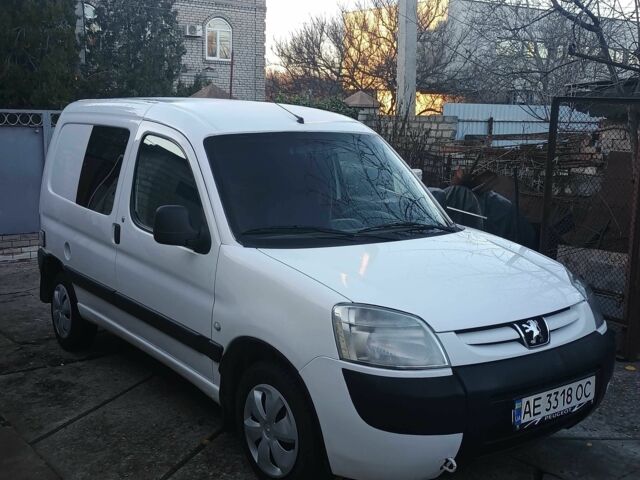 Белый Пежо Partner, объемом двигателя 1.9 л и пробегом 522 тыс. км за 3074 $, фото 1 на Automoto.ua