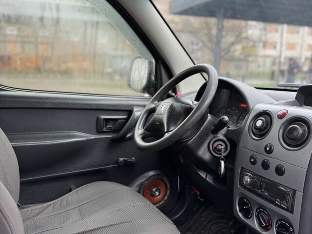 Белый Пежо Partner, объемом двигателя 1.9 л и пробегом 265 тыс. км за 2900 $, фото 6 на Automoto.ua