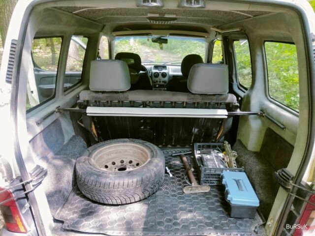 Белый Пежо Partner, объемом двигателя 2 л и пробегом 385 тыс. км за 3000 $, фото 4 на Automoto.ua