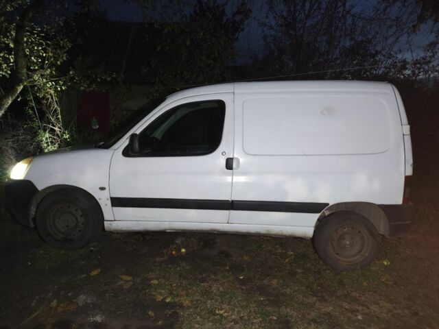 Белый Пежо Partner, объемом двигателя 0 л и пробегом 338 тыс. км за 1450 $, фото 2 на Automoto.ua