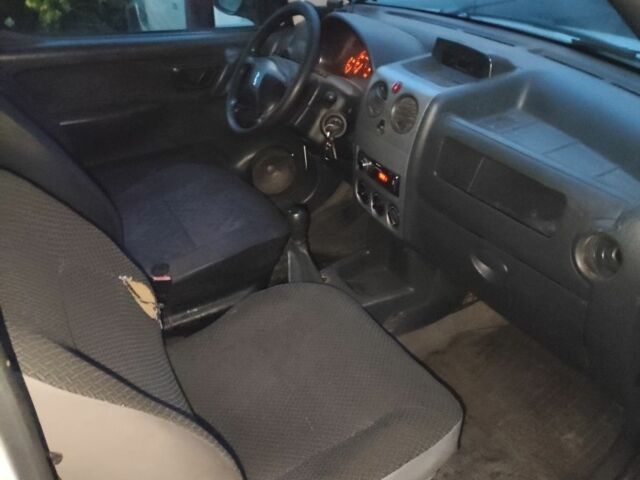 Белый Пежо Partner, объемом двигателя 0 л и пробегом 338 тыс. км за 1450 $, фото 8 на Automoto.ua