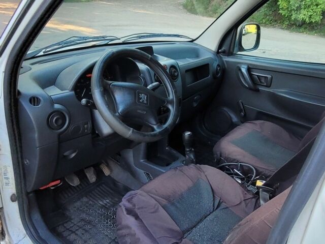 Білий Пежо Partner, об'ємом двигуна 2 л та пробігом 534 тис. км за 2000 $, фото 5 на Automoto.ua