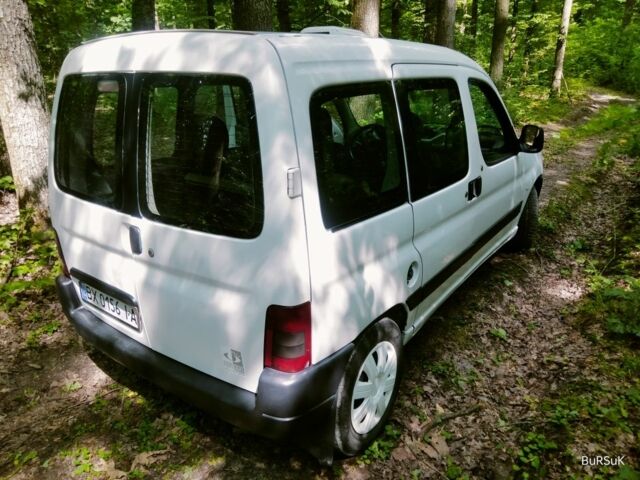 Белый Пежо Partner, объемом двигателя 2 л и пробегом 385 тыс. км за 3000 $, фото 7 на Automoto.ua