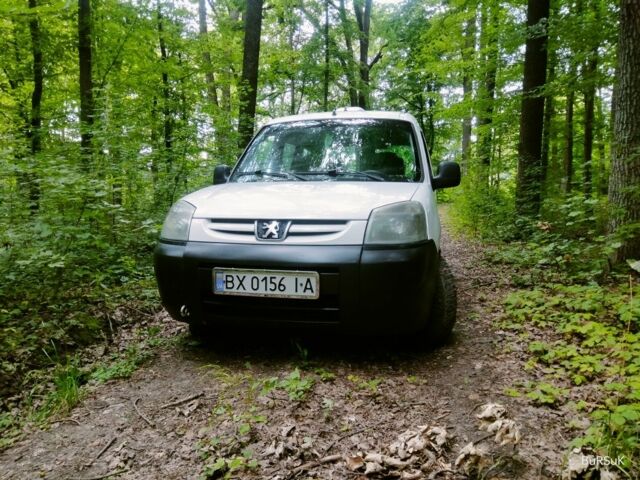 Белый Пежо Partner, объемом двигателя 2 л и пробегом 385 тыс. км за 3000 $, фото 1 на Automoto.ua