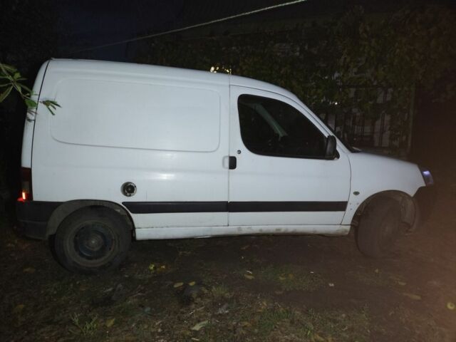 Белый Пежо Partner, объемом двигателя 0 л и пробегом 338 тыс. км за 1450 $, фото 3 на Automoto.ua