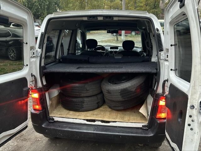 Белый Пежо Partner, объемом двигателя 1.9 л и пробегом 280 тыс. км за 3200 $, фото 9 на Automoto.ua