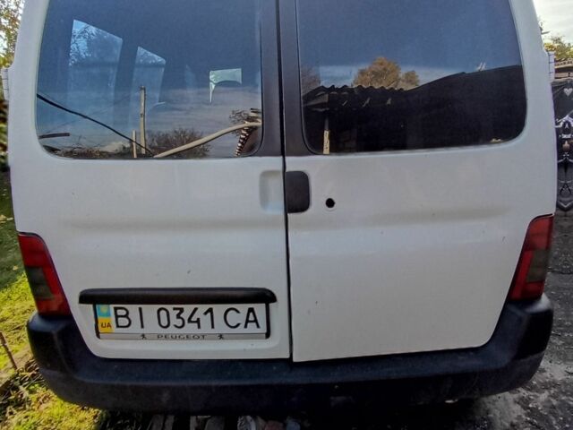 Белый Пежо Partner, объемом двигателя 1.6 л и пробегом 320 тыс. км за 3000 $, фото 3 на Automoto.ua