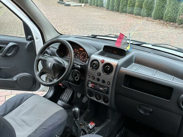 Білий Пежо Partner, об'ємом двигуна 1.6 л та пробігом 405 тис. км за 2549 $, фото 20 на Automoto.ua