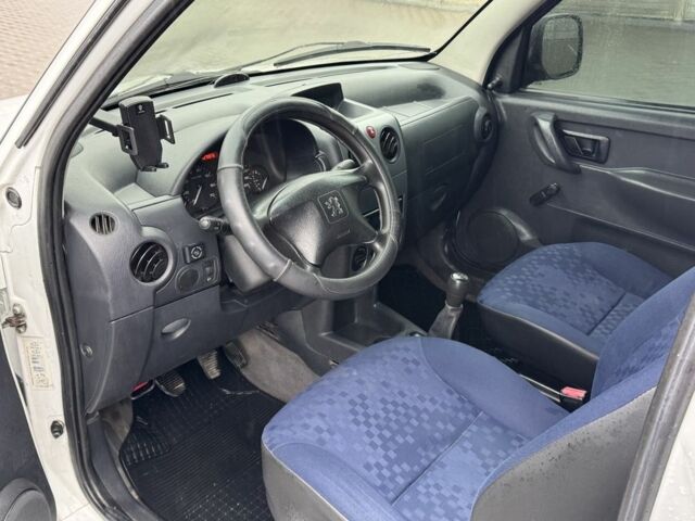 Белый Пежо Partner, объемом двигателя 1.4 л и пробегом 270 тыс. км за 3800 $, фото 14 на Automoto.ua
