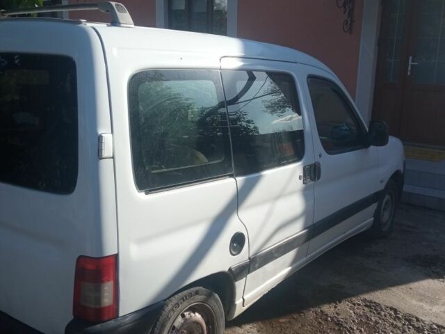 Белый Пежо Partner, объемом двигателя 1.6 л и пробегом 620 тыс. км за 2500 $, фото 1 на Automoto.ua