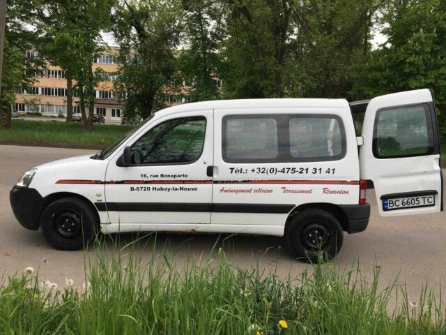 Белый Пежо Partner, объемом двигателя 1.6 л и пробегом 270 тыс. км за 3700 $, фото 5 на Automoto.ua