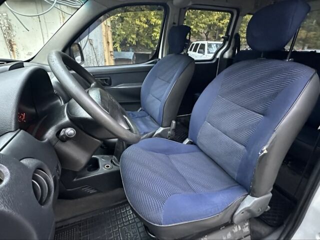 Белый Пежо Partner, объемом двигателя 1.9 л и пробегом 280 тыс. км за 3200 $, фото 5 на Automoto.ua