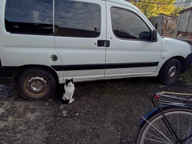 Белый Пежо Partner, объемом двигателя 1.6 л и пробегом 320 тыс. км за 3000 $, фото 2 на Automoto.ua