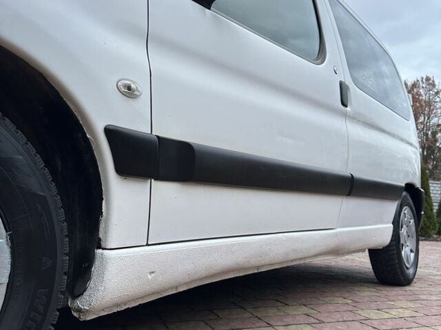 Білий Пежо Partner, об'ємом двигуна 1.6 л та пробігом 405 тис. км за 2549 $, фото 17 на Automoto.ua