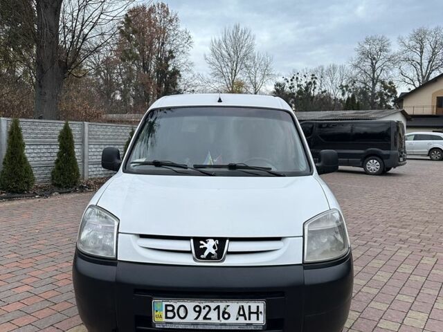 Білий Пежо Partner, об'ємом двигуна 1.6 л та пробігом 405 тис. км за 2549 $, фото 3 на Automoto.ua