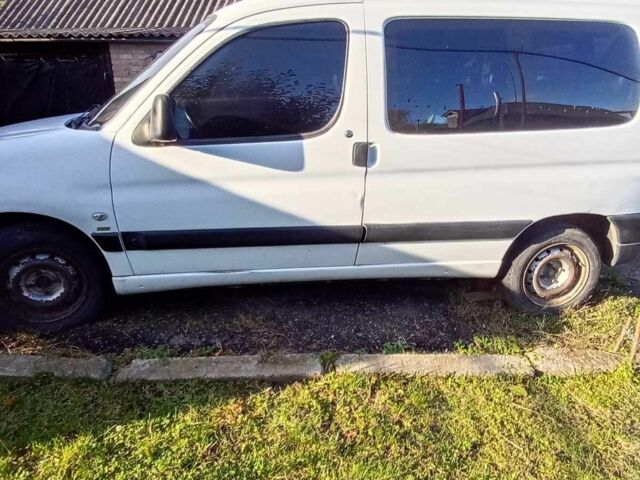 Белый Пежо Partner, объемом двигателя 1.6 л и пробегом 320 тыс. км за 3000 $, фото 4 на Automoto.ua