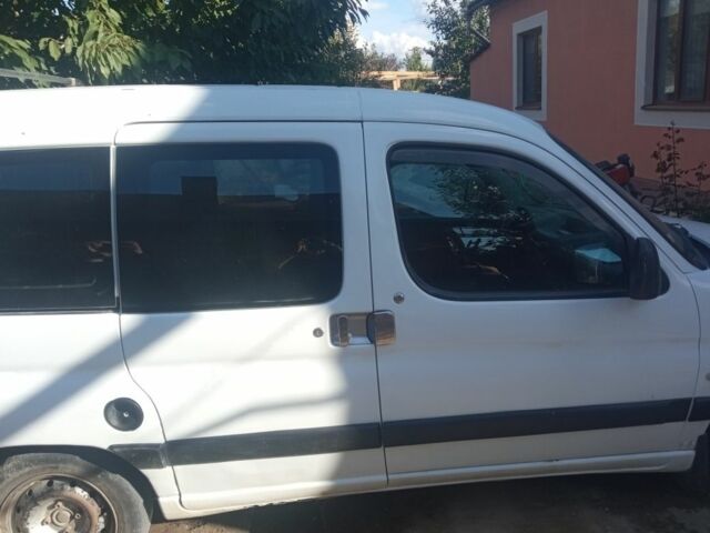 Белый Пежо Partner, объемом двигателя 1.6 л и пробегом 620 тыс. км за 2500 $, фото 2 на Automoto.ua