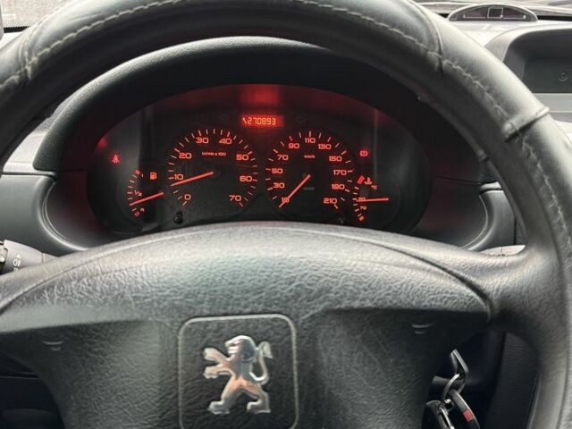 Белый Пежо Partner, объемом двигателя 1.4 л и пробегом 270 тыс. км за 3800 $, фото 9 на Automoto.ua