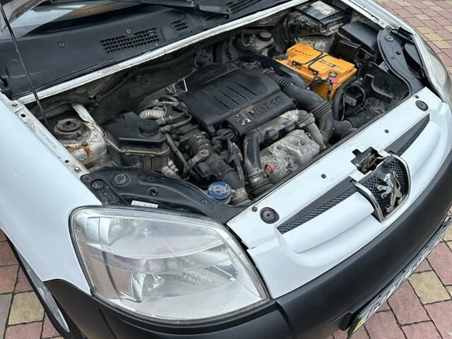 Білий Пежо Partner, об'ємом двигуна 1.6 л та пробігом 405 тис. км за 2549 $, фото 15 на Automoto.ua