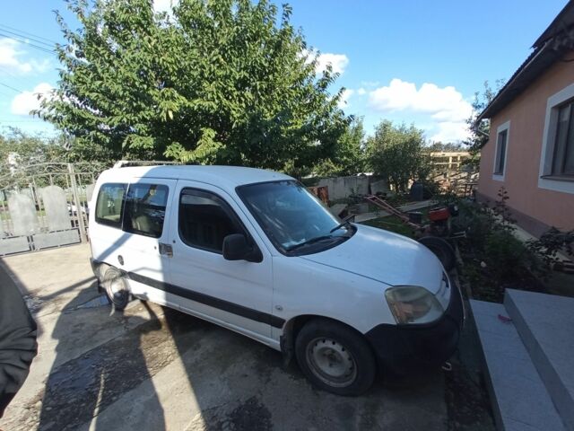 Белый Пежо Partner, объемом двигателя 1.6 л и пробегом 620 тыс. км за 2500 $, фото 3 на Automoto.ua