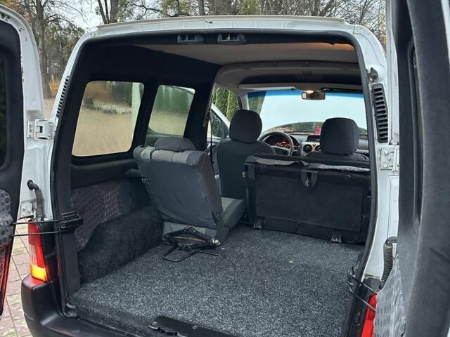 Білий Пежо Partner, об'ємом двигуна 1.6 л та пробігом 405 тис. км за 2549 $, фото 23 на Automoto.ua