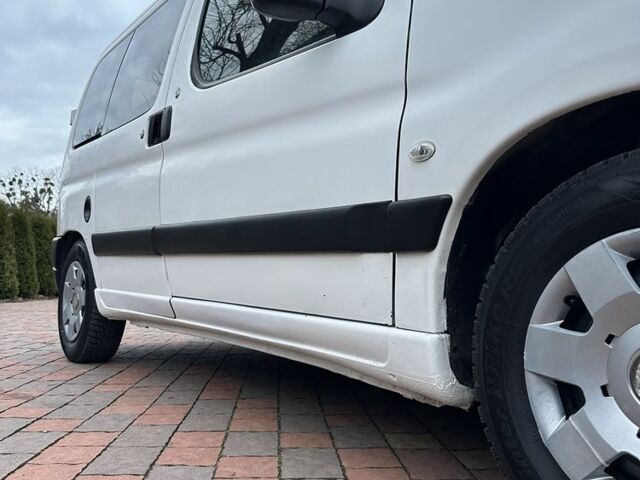 Білий Пежо Partner, об'ємом двигуна 1.6 л та пробігом 405 тис. км за 2549 $, фото 19 на Automoto.ua