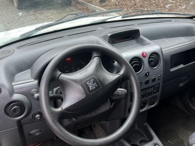 Білий Пежо Partner, об'ємом двигуна 1.6 л та пробігом 280 тис. км за 1850 $, фото 5 на Automoto.ua