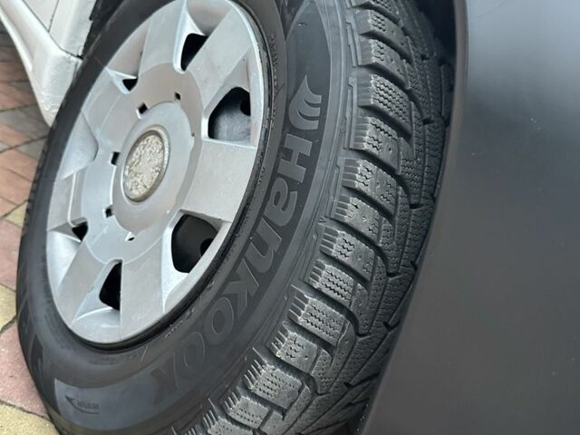 Білий Пежо Partner, об'ємом двигуна 1.6 л та пробігом 405 тис. км за 2549 $, фото 18 на Automoto.ua