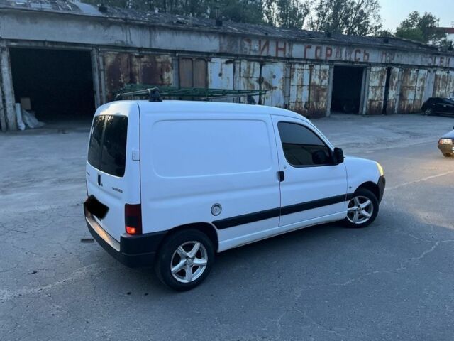 Белый Пежо Partner, объемом двигателя 1.4 л и пробегом 270 тыс. км за 3800 $, фото 2 на Automoto.ua