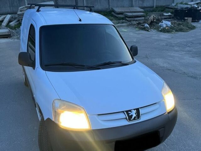 Белый Пежо Partner, объемом двигателя 1.4 л и пробегом 270 тыс. км за 3800 $, фото 1 на Automoto.ua