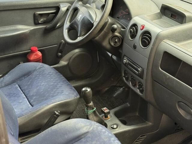 Пежо Partner 2008 в Запорожье на Automoto.ua Белый Пежо Partner, объемом двигателя 1.9 л и пробегом 120 тыс. км за 2100 $, фото 7 на Automoto.ua