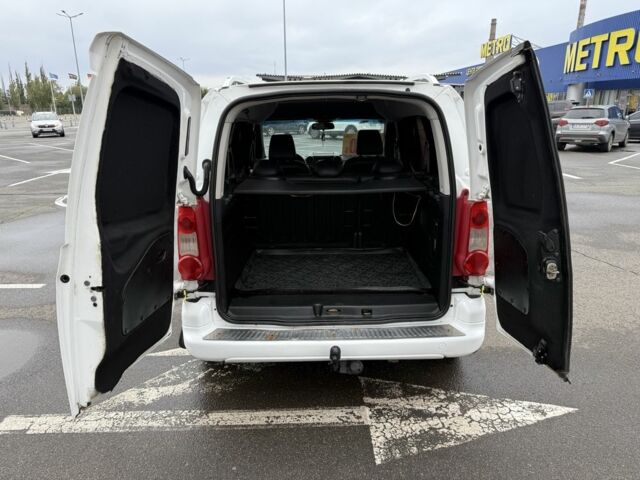 Белый Пежо Partner, объемом двигателя 1.6 л и пробегом 267 тыс. км за 5300 $, фото 10 на Automoto.ua