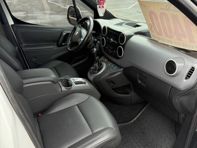 Белый Пежо Partner, объемом двигателя 1.6 л и пробегом 267 тыс. км за 5300 $, фото 7 на Automoto.ua