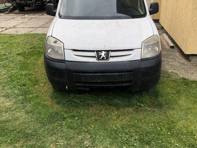 Белый Пежо Partner, объемом двигателя 0 л и пробегом 3 тыс. км за 601 $, фото 2 на Automoto.ua