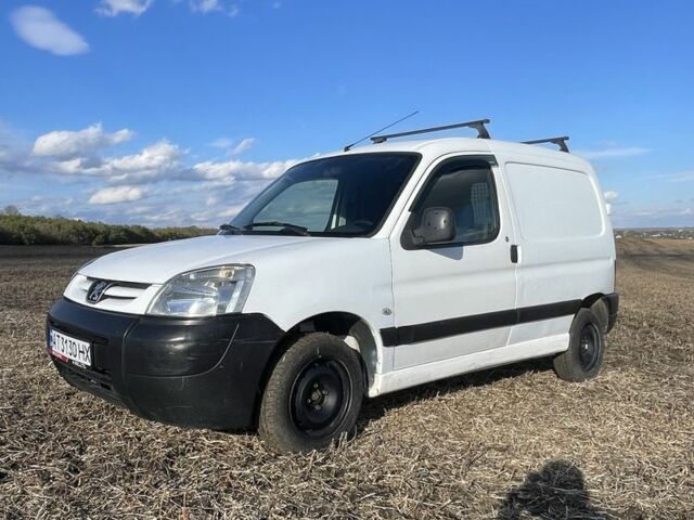 Белый Пежо Partner, объемом двигателя 1.6 л и пробегом 600 тыс. км за 2500 $, фото 1 на Automoto.ua