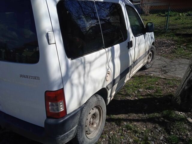Белый Пежо Partner, объемом двигателя 1.6 л и пробегом 312 тыс. км за 3333 $, фото 1 на Automoto.ua